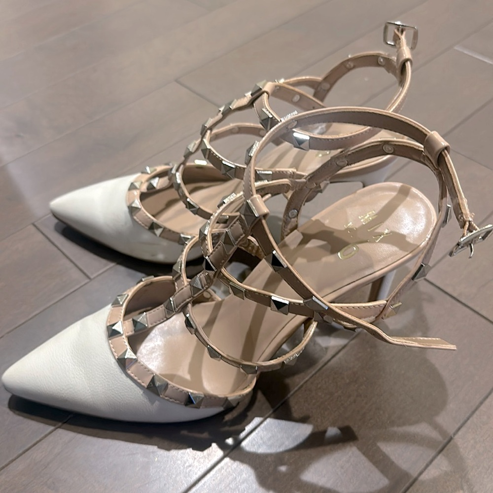 SIZE 10 Women’s Stilettos worn 2 times.